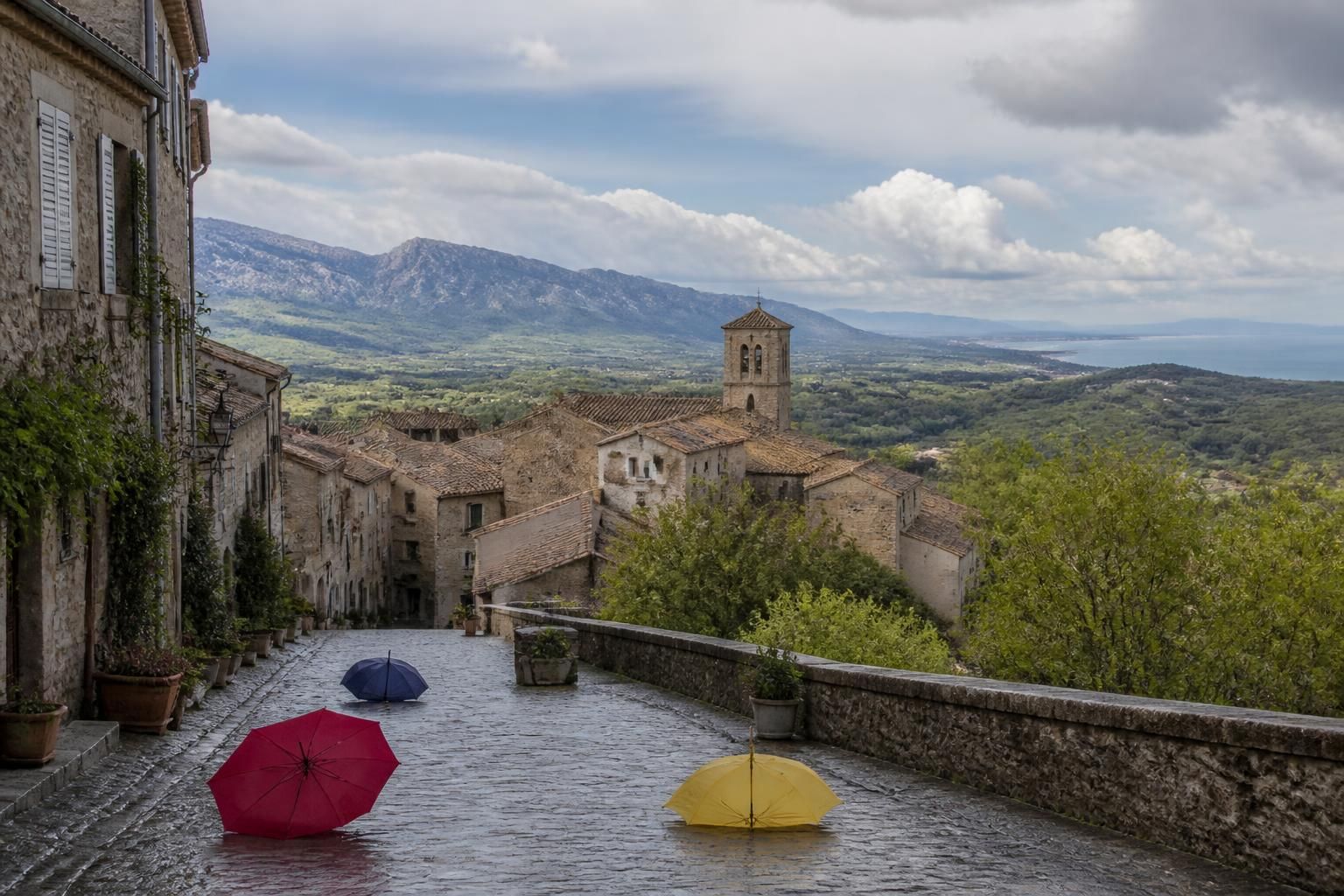 découvrez les prévisions météo pour demain en occitanie et les tendances à surveiller tout au long de la journée.